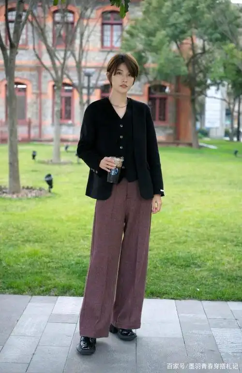 就爱看杭州素人街拍,穿搭简约透着时髦,普通人也能照着穿出气质