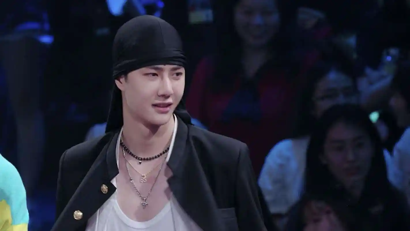 街舞3水舞台吸睛张艺兴说一博没有脱王一博羞涩回应