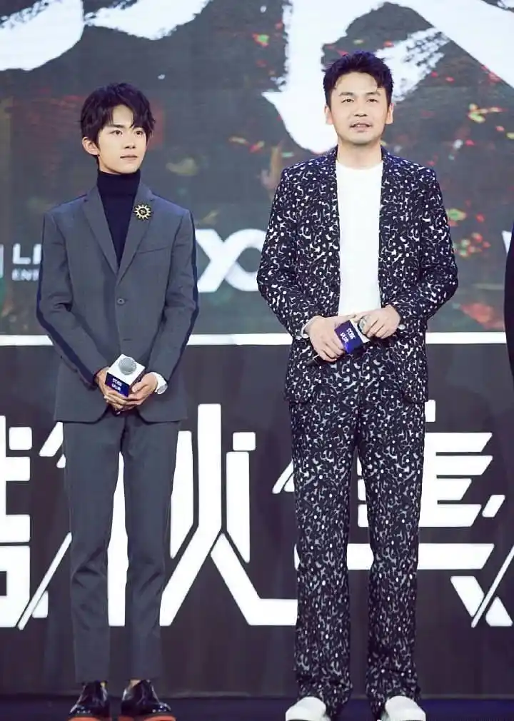 易烊千玺身高之谜,不知不觉将要突破一米八大关