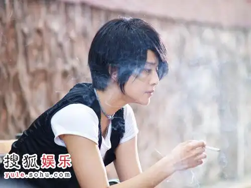 王菲嫌音色太干净变烟民范冰冰爱美拒绝吸烟袁立道歉