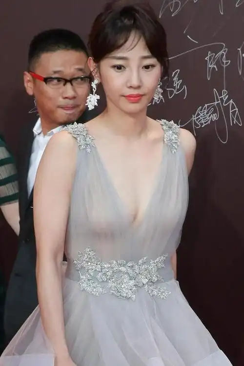 白百何好身材_网易订阅