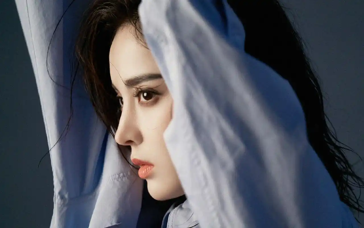 古力娜扎温柔俏丽电脑壁纸