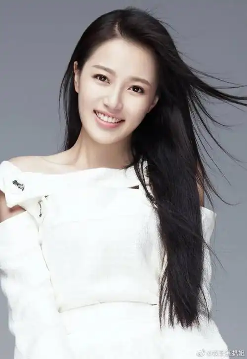 林更新晒王秀竹搞怪图庆生