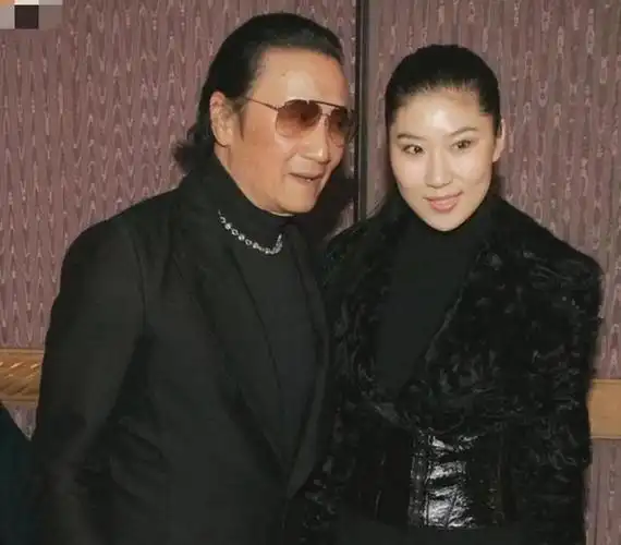 相差49岁的爷孙恋谢贤养了12年的coco分手5年后如今怎样了