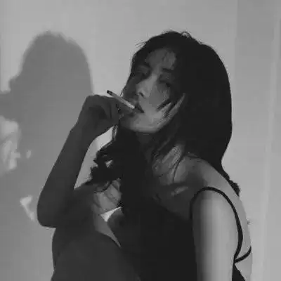 伤感黑白女生微信头像2021最火爆