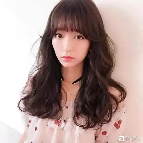 长发烫什么卷比较时尚显年轻?有值得推荐的发型吗?