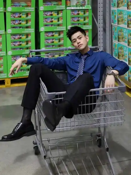 拥抱阳光的男人:韩涛翰,他的肌肉身材和独特气质让人心动!