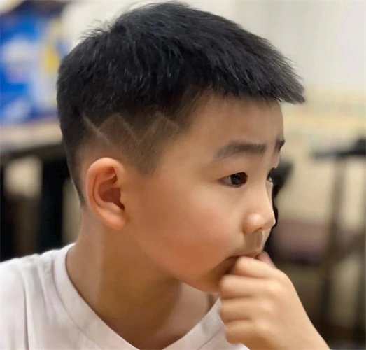 儿童雕刻发型 酷炫雕刻帅翻天_儿童发型 - 美发站