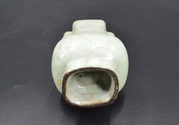 冰裂纹者南宋官窑贯耳瓶