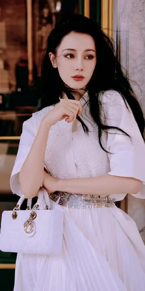 漂亮小巴的巴黎漫游记920009美得很轻松~#迪丽热巴白玫瑰美女