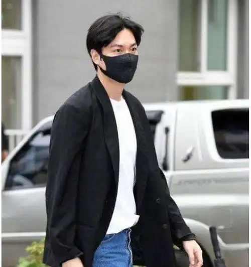 李敏镐金秀贤权志龙相继退伍拯救韩国娱乐圈军装照比拼谁更帅