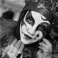 小丑头像半边哭半边笑似哭似笑的小丑流泪着微笑头像