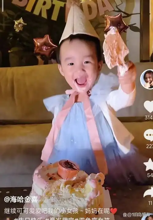 这个夏天,李亚鹏和妻子海哈金喜并没有大张旗鼓地为她庆祝,根据海哈金