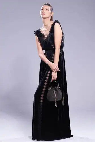 林嘉绮修长美腿 最怕老公摸