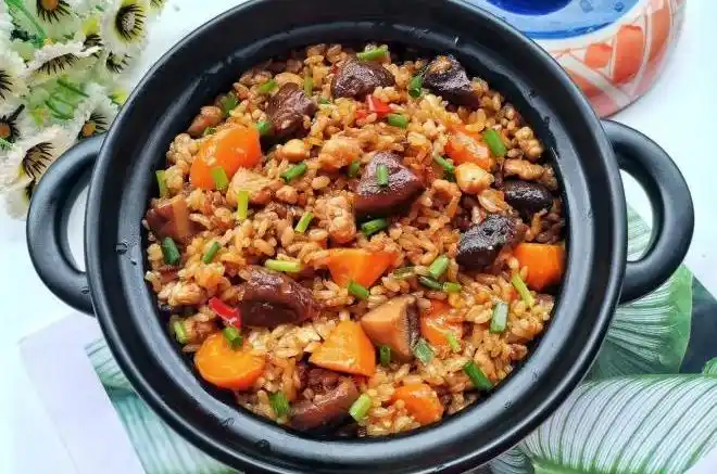 电饭煲香菇鸡肉焖饭