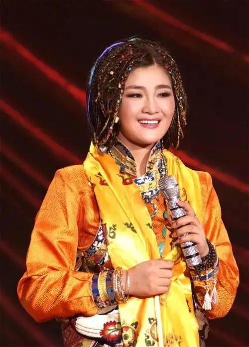 回顾歌手降央卓玛因丈夫高颜值倒追婚后生3胎如今怎么样了