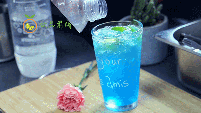 教你制作酸爽柠檬味气泡水「蓝色天空」