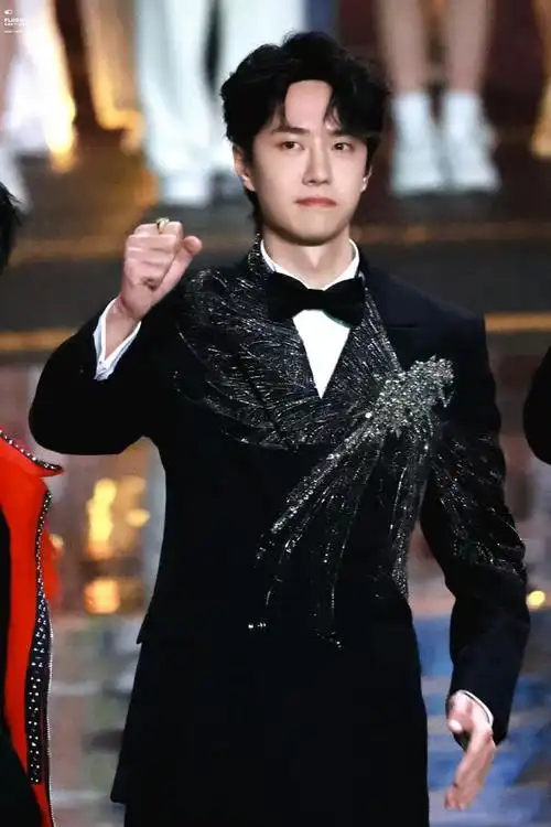 如果有在关注内娱的话,一定记得王一博在2023年3月,曾被传让粉丝怀孕?