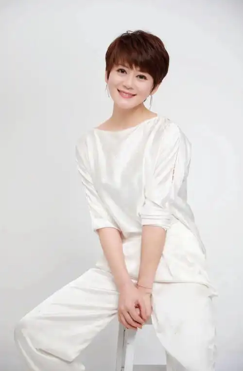 辽宁广播电视台都市频道主持人曹琳琳实地直播,带你走进金廊艺术生活