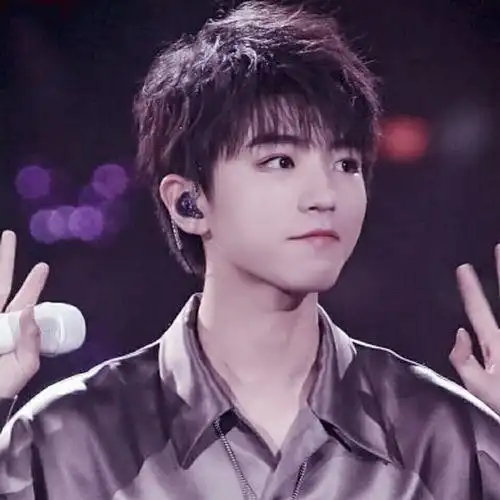 情侣头像王俊凯的照片:想在美好世界里做一个顺遂自己心意的坏人.