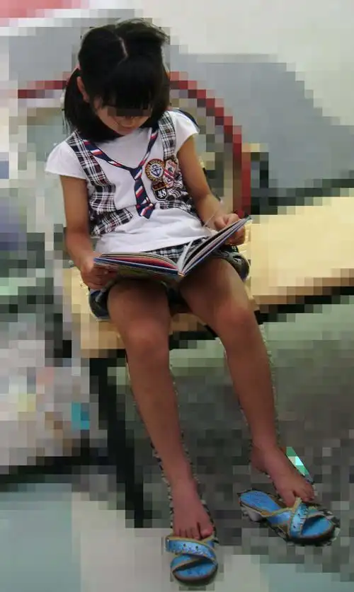 幼稚园児～小学生高学年くらいの女子の生足画像6