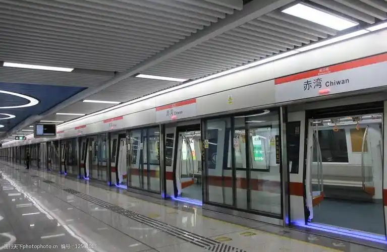 到站的地铁图片