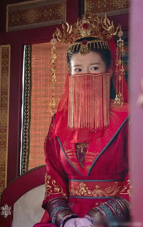 古装戴红色面纱的女星景甜最惊艳迪丽热巴的发际线不忍直视