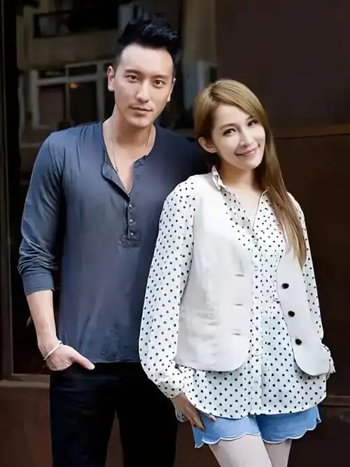 萧亚轩交新男友了混血很帅小她15岁