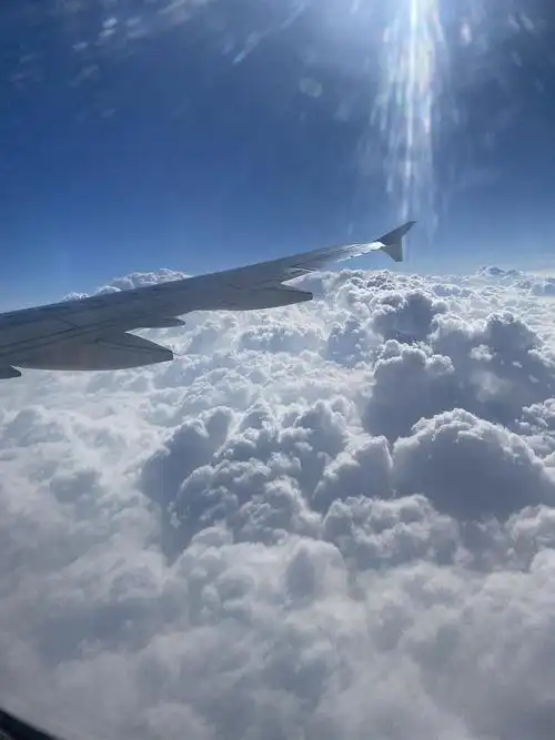 朋友坐飞机拍的