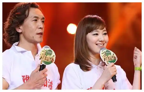 与李咏搭档央视主持人走红的王冠,被"辞退"后回原单位失去人气