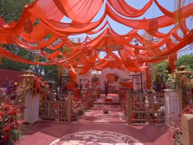 家门口中式婚礼布置