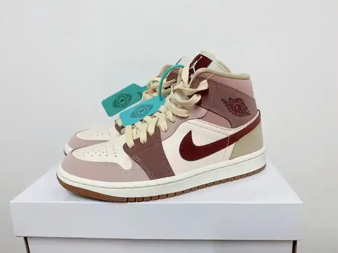 aj1mid红豆07奶茶丨神仙配色