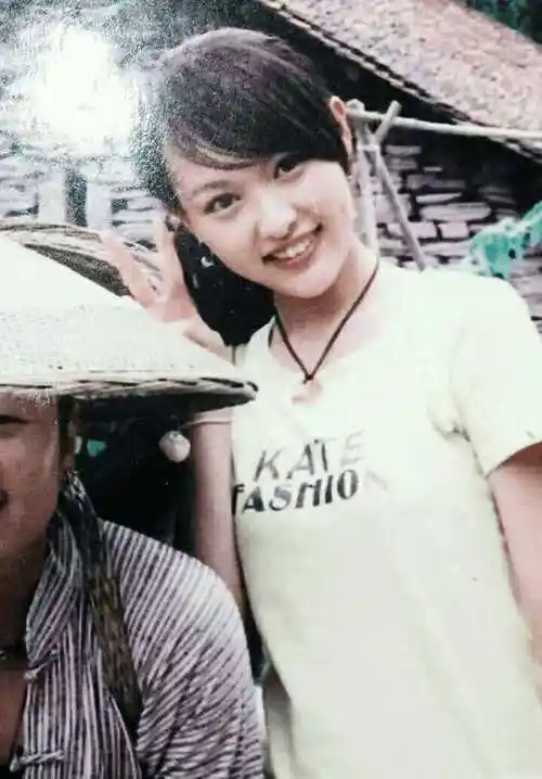 唐嫣大学时期素颜照像马蓉这一细节被细心的网友发现了