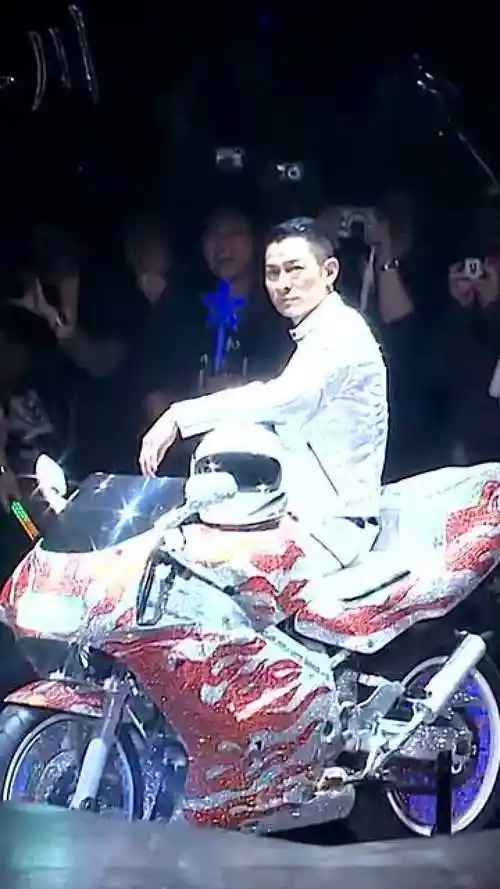 谁能告诉我,刘德华的摩托车,是什么牌子的