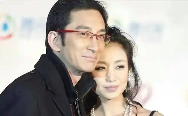 石洋子:22岁嫁43岁的吴启华,分手后仍被他当作"女儿"般宠爱_对方_感情