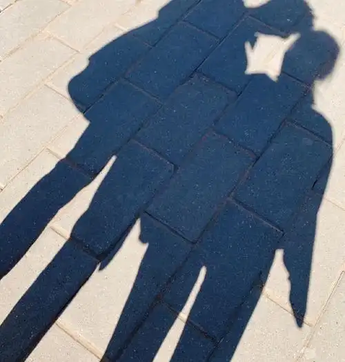 宁泽涛深夜官宣恋情晒神秘女伴侣合影特殊示爱符号连发3次