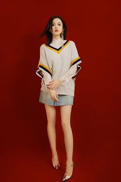 古力娜扎穿上卡其色风衣走起下装失踪戴报童帽气质挺好