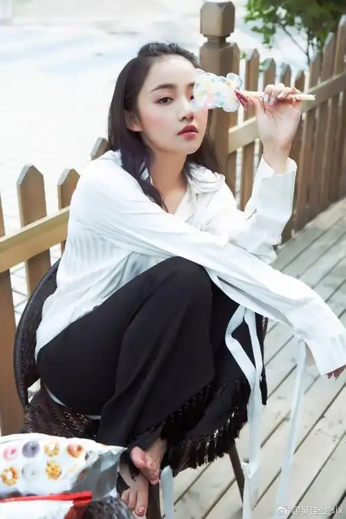 灵气少女吴佳怡半妖倾城中客串清装少女东哥长相甜美