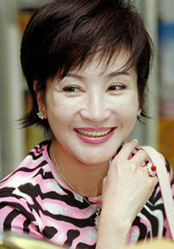 狄波拉谈谢霆锋满脸笑容,对前儿媳张柏芝生三胎,她这样回应