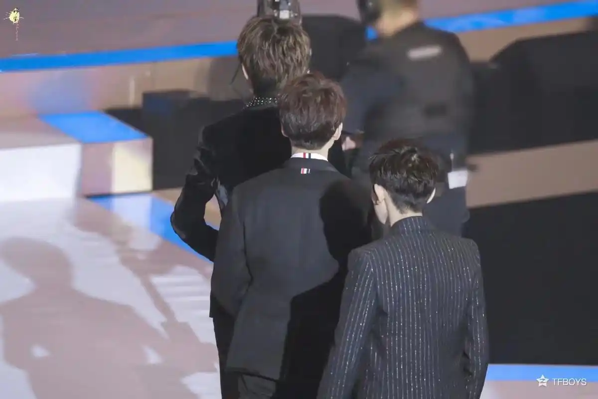 tfboys你们听见吗这一句喜欢你们,追得上你们背影吗