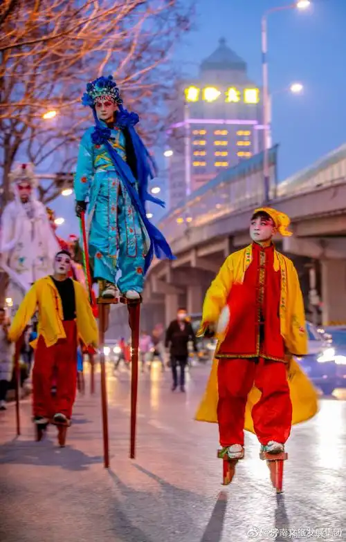 踩高跷,闹元宵!(摄影@捕鱼达人007 )_高清图集_新浪网