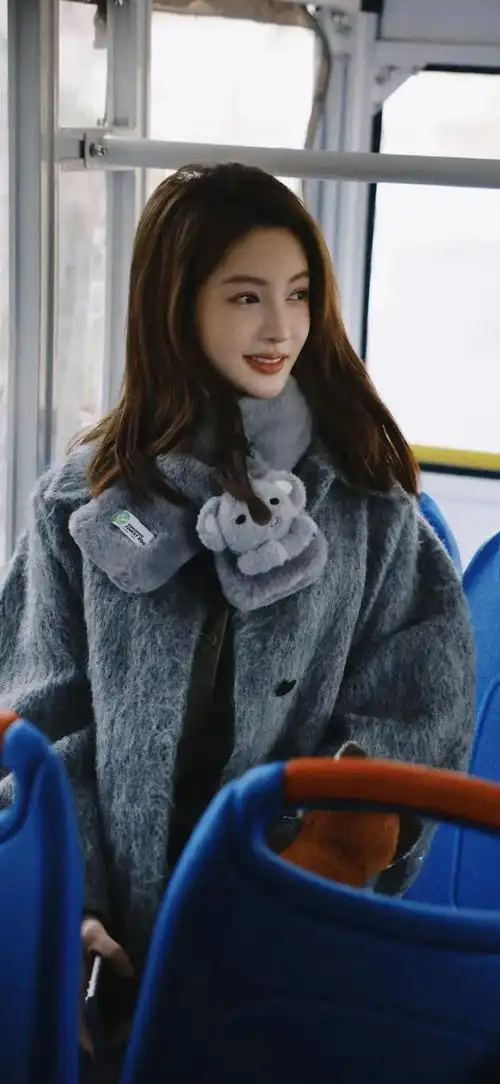 她就是被誉为"美女系列壁纸"的金晨.