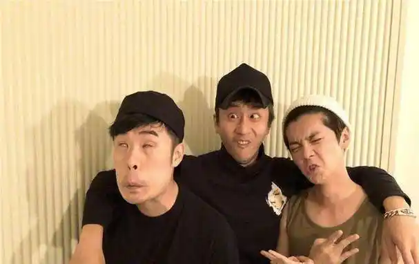 邓超给鹿晗拍照,两人互动太有趣,像父亲给儿子拍照_节目_照片_感情