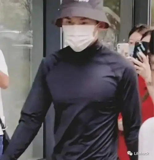 张哲瀚身材火上热搜,这公狗腰绝了|腹肌_网易订阅