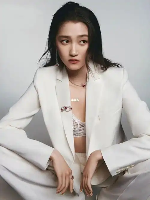 关晓彤芭莎珠宝