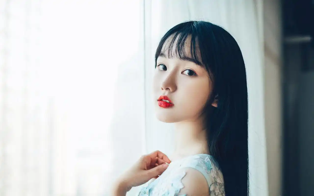 长发美女唯美写真高清桌面壁纸