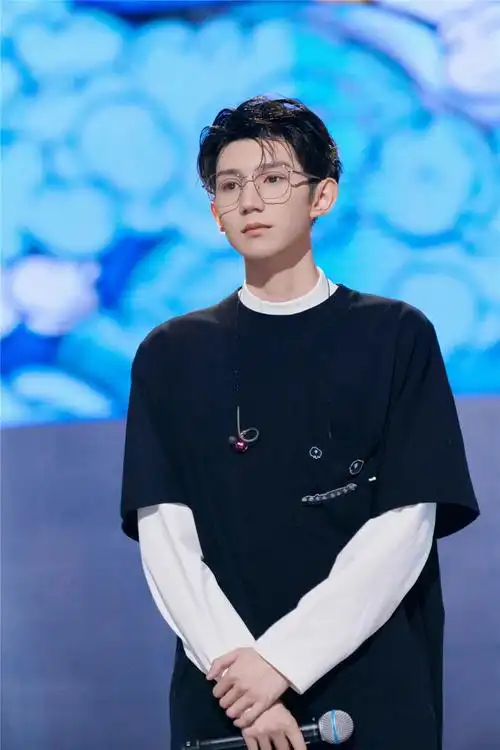 王源《明日创作计划》见证6强厂牌诞生 直言音乐人有责任 - 360娱乐,