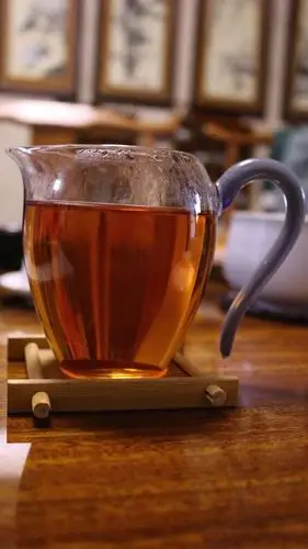 茶人,应活的尽兴一点,活的强烈一点,活的真实一点,摘掉面具,全然的去