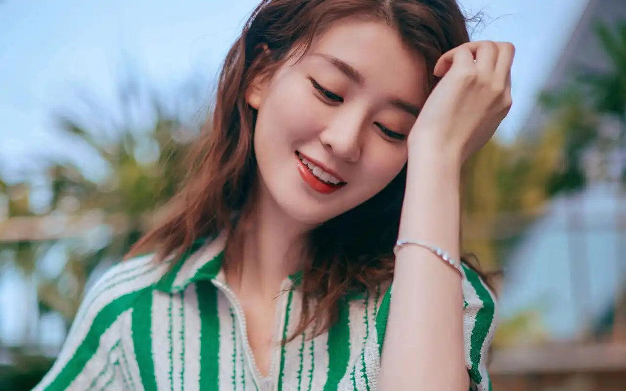 乔欣清新甜美写真高清桌面壁纸