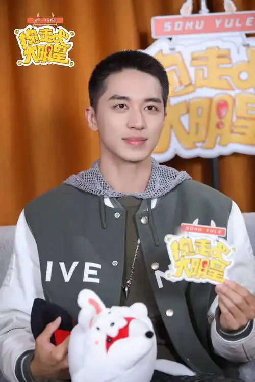 大明星 | 娜扎给许魏洲科普"千玺开炮"表情包,翻唱